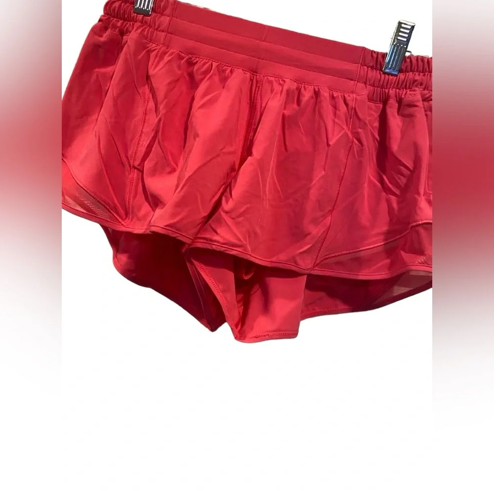 38. NWT Lululemon hotty hot shorts Size 8